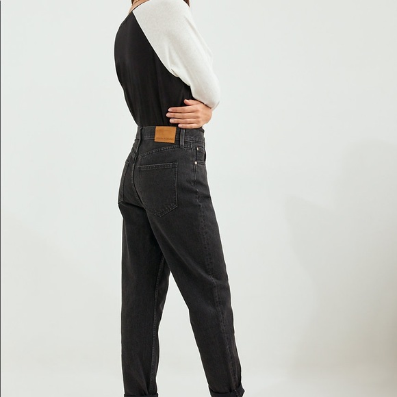 Aritizia Denim Forum The Boyfriend High Rise Loose 28L | Black Eyeliner Size 26 - Picture 7 of 10